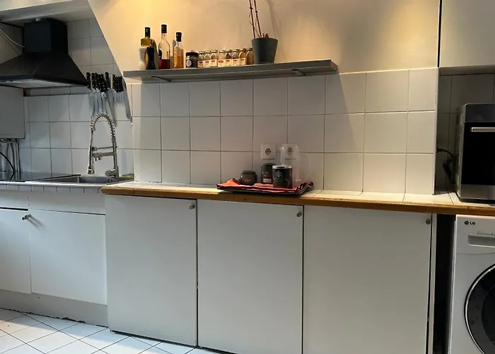 Place De La Madeleine - Classique Paris